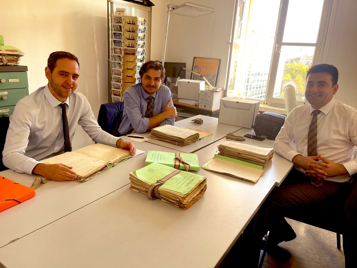 TC_MarsilyaBK's tweet photo. Başkonsolosumuz ve Ticaret Ataşemiz Marsilya Ticaret Odası’nın arşivlerini ziyaret ettiler. Dünyanın en eski ticaret odası olan Marsilya Ticaret Odası arşivleri deniz ticaretimize dair zengin kaynaklar barındırıyor. ￼ https://t.co/BMASs2Lueu