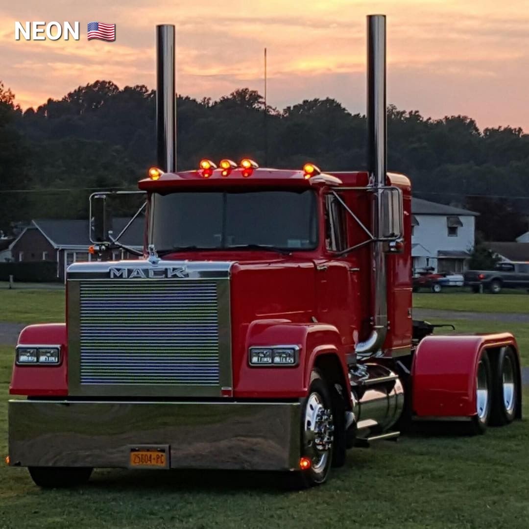 SIMMONSNEON's tweet photo. Mack Superliner
Custom Tractor
#Mack #Superliner #Custom https://t.co/XDDjLIxlQH