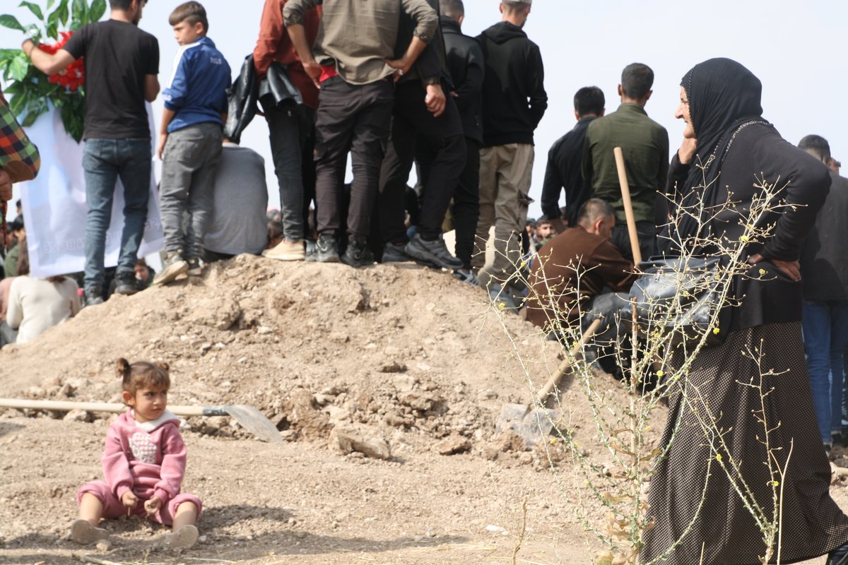 Vergangenheit, Gegenwart und Zukunft 
Kurdistan heißt Widerstand 
✌️💚❤️💛✌️