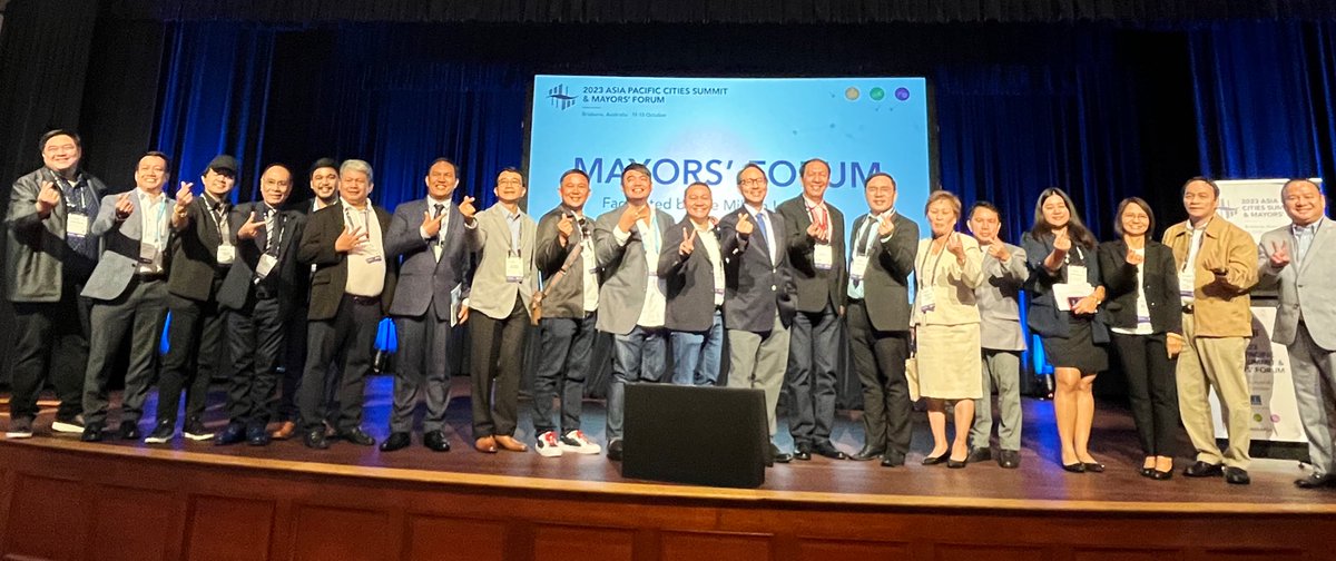 CurtisSChin's tweet photo. @brisbanecityqld @brisbanetimes @Queensland @StevenCiobo @goesamos @yeensight @LaurenSorkin18 @RCitiesNetwork @MilkenInstitute @APCSummit @BloombergAU @BloombergTV @business @haslindatv @NinaHachigian @9NewsQueensland @Oriel_Morrison @BloombergtvID @bne_lordmayor @iocmedia @VisyIndustries @KarishmaJourno @opinion Back to this #AsiaPacificCitiesSummit & Mayors’ Forum #2023APCS 🧵 thread from beautiful #Brisbane, #Australia 🇦🇺.
Definite highlights so far: co-facilitating the drafting of the Accord, meeting with #TeamPH #Philippiness & hanging with the Right Honourable @bne_lordmayor! https://t.co/QVd3UMfnjv