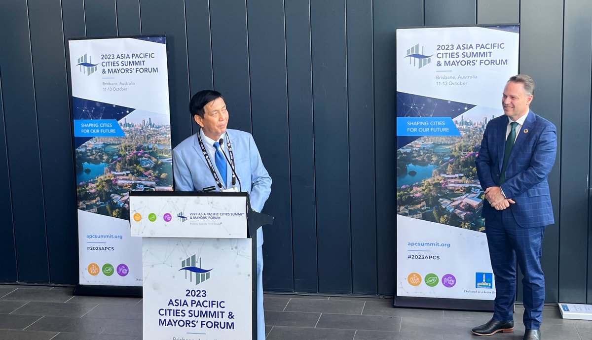 CurtisSChin's tweet photo. @brisbanecityqld @brisbanetimes @Queensland @StevenCiobo @goesamos @yeensight @LaurenSorkin18 @RCitiesNetwork @MilkenInstitute @APCSummit @BloombergAU @BloombergTV @business @haslindatv @NinaHachigian @9NewsQueensland @Oriel_Morrison @BloombergtvID @bne_lordmayor @iocmedia @VisyIndustries @KarishmaJourno @opinion Back to this #AsiaPacificCitiesSummit & Mayors’ Forum #2023APCS 🧵 thread from beautiful #Brisbane, #Australia 🇦🇺.
Definite highlights so far: co-facilitating the drafting of the Accord, meeting with #TeamPH #Philippiness & hanging with the Right Honourable @bne_lordmayor! https://t.co/QVd3UMfnjv