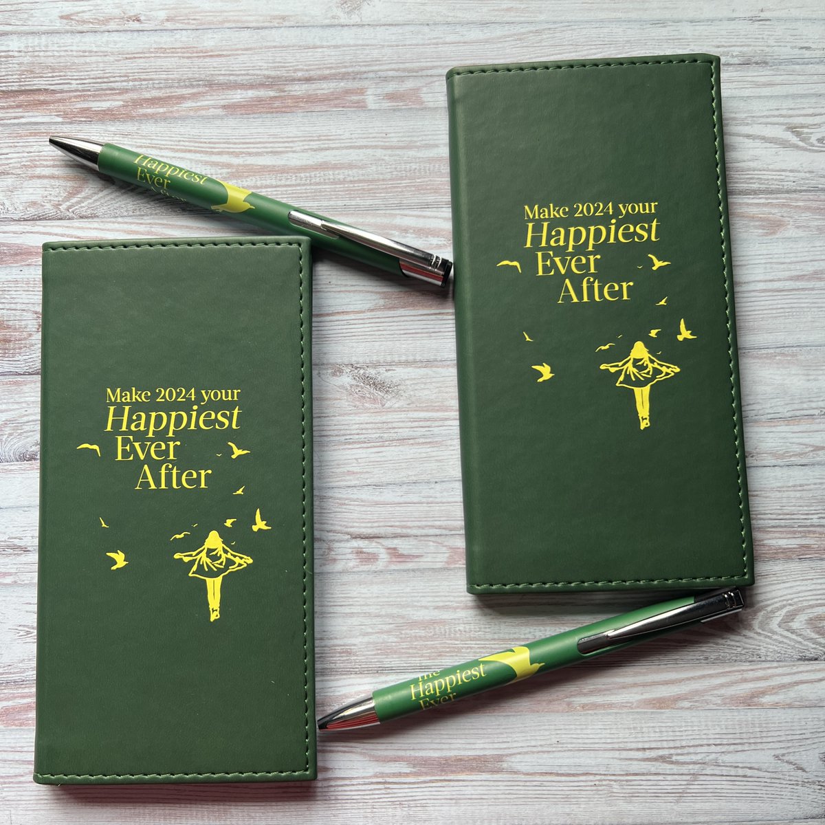 Preorder #TheHappiestEverAfter & you'll get a free chunk of Daily Trumpets immediately after applying for them (details here - dead easy! millyjohnson.co.uk/the-happiest-e… ) Also I have 2 diaries and pens to give away. Like this comment & RT - I'll announce the winner on here Sunday am.