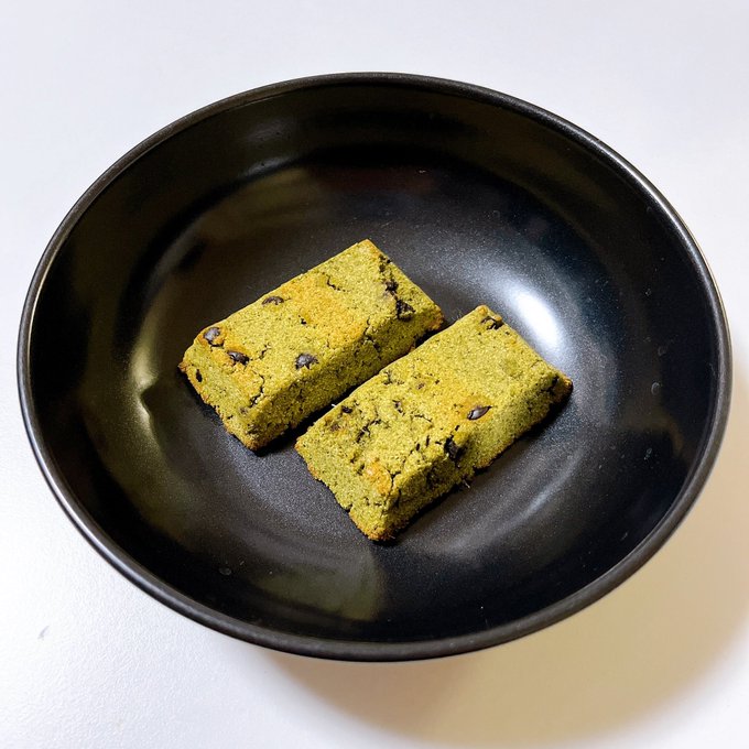 試作を重ねてやっと完成形に近づいてきた気がするおからクッキー

最近はミキサーしたほうれん草と抹茶粉を入れているけれど、ほうれん草を多めにした方がキレイな緑色になる

ほうれん草苦手なんだけど、これならおいしく食べられる…! 