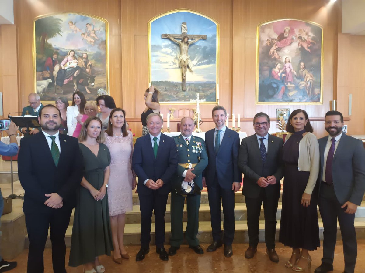 🇪🇸 Celebrando el #DíadelaHispanidad con la <a href="/guardiacivil/">Guardia Civil</a>. Gracias por vuestro incansable trabajo al servicio de todos y de nuestro país. ¡Feliz día de vuestra patrona y que la Virgen del Pilar os proteja! 

#12deoctubre #VivaEspaña #VirgendelPilar