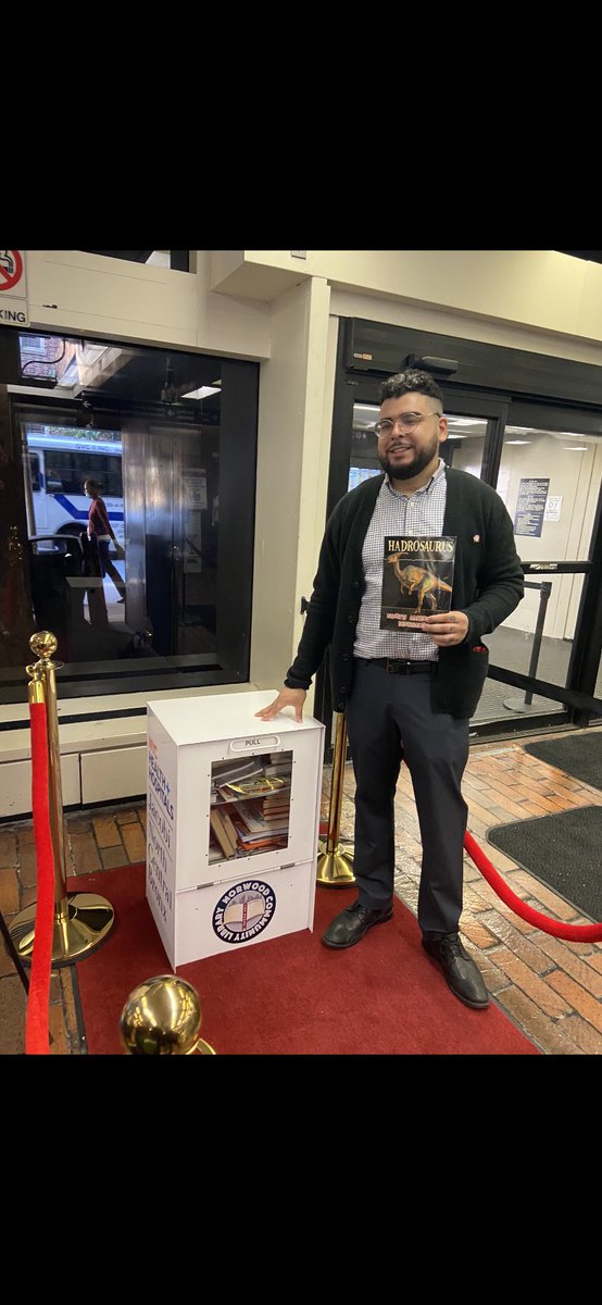 norwoodbxbooks's tweet image. There are free books for all right now at the North Central Bronx Hospital lobby entrance (3424 Kossuth Avenue). 
All are welcome to take a book or leave a book at this location. Education is one of the things that will bring us closer together as a community! #bronx #mutualaid