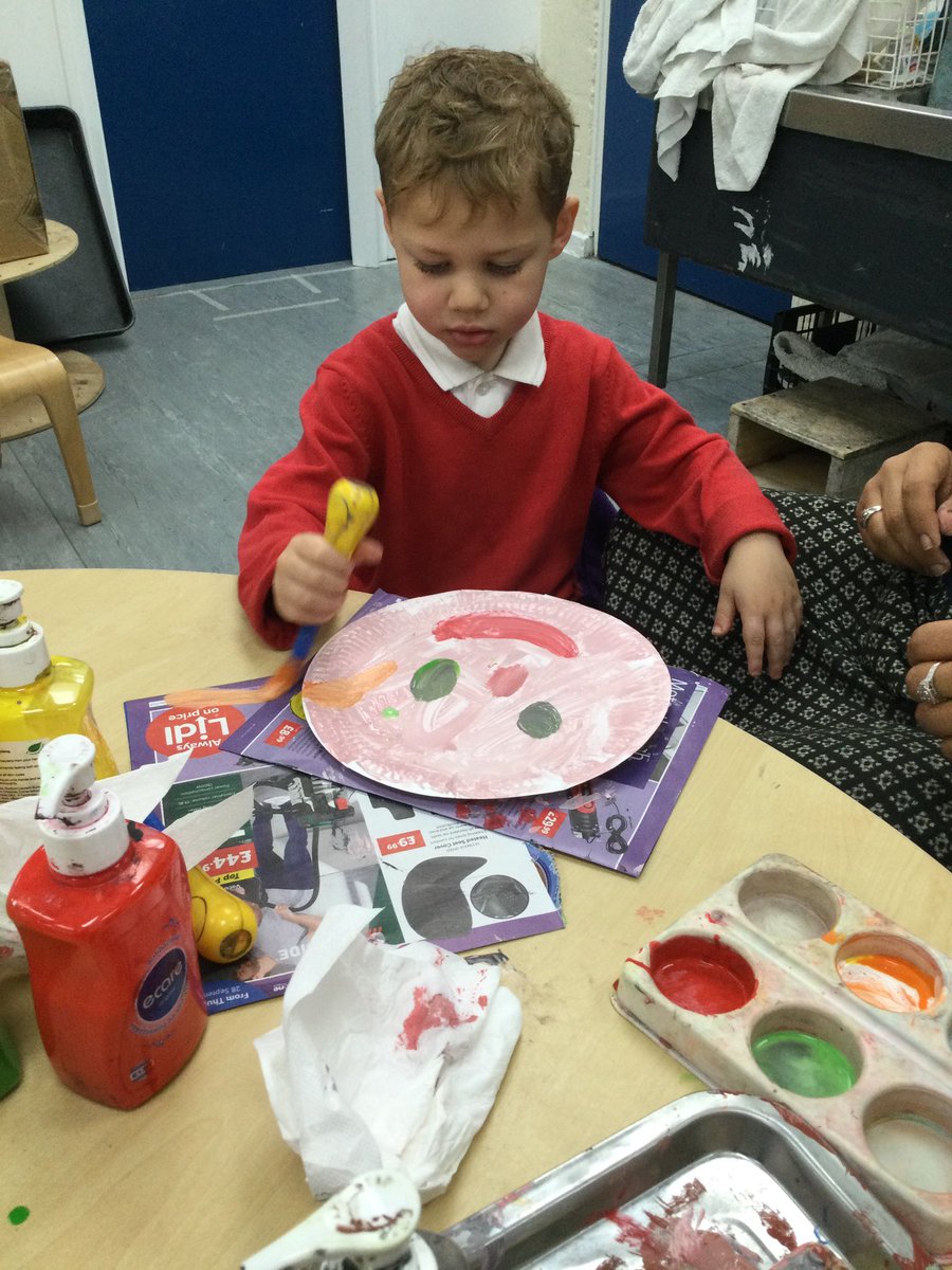 LarkHallPrimary's tweet photo. We love to celebrate differences in Reception and this week the children have been learning about all our wonderful different types of skin and painting their self-portraits! #lheyfs #lhwaterloo #lhpscd #lhua #lhstu #lhblp #skinbook #lhblackhistory https://t.co/ydBSqxS2u6