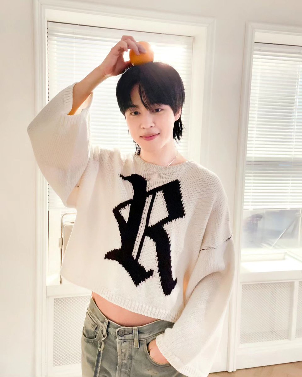 AmiPositivity's tweet photo. Happy birthday to the man with the purest heart, Jimin!! 💜💜💜 https://t.co/3f761TFszZ
