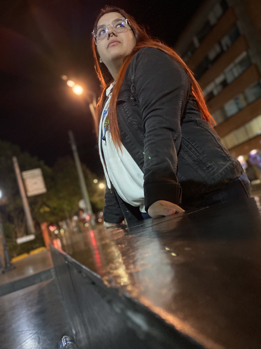 Moglysheeran's tweet photo. Yo se y estoy completamente segura que a ella no le gusto esta foto, en lo que me respecta yo lo que veo es a mi mejor amiga en su estado más mimado y concentida de la vida, hace mucho tiempo no la veía así de tranquila ❤️‍🩹✨ https://t.co/OjJy9A5V3R