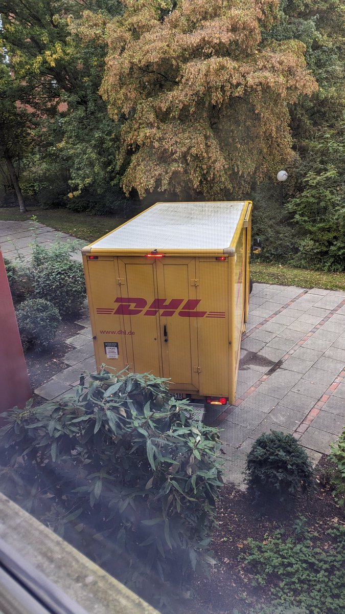 Tut das Not, dass man auf einem Privat Gelände, einem Gehweg fahren muss? Hier ist eindeutig gekennzeichnet, dass die einfahrt verboten ist. Weitere Infos gerne per direkt Nachricht. Ein unmögliches Verhalten