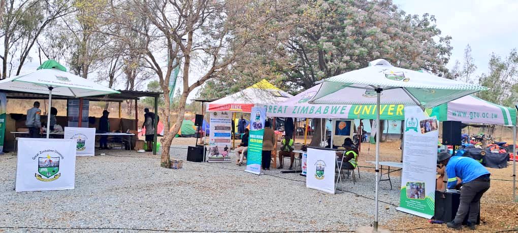 friendshipbench's tweet photo. 📣 Shout out to our partner, @great_zimuniv, who continues to be a proactive #AgentOfChange! Making mental health (MH) accessible to all students on AND off campus through a mobile clinic.

An honour to share &amp; create space with you at the Agricultural Show! 

#StudenLife 🇿🇼 https://t.co/YSpShI5Xox