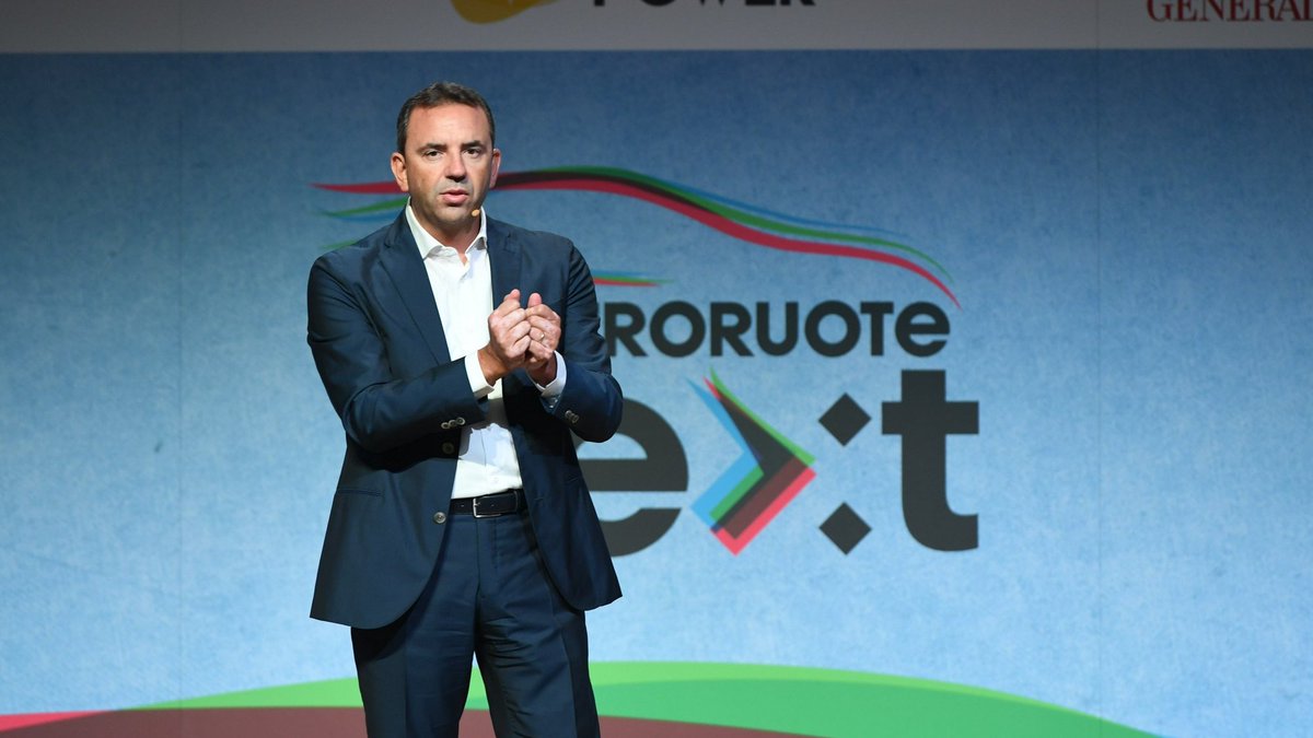 quattroruote's tweet photo. "Le tecnologie per il riciclo delle batterie vanno sviluppate: l'Italia corre". A #QuattroruoteNext, Giuliano Maddalena, numero uno sistema di consorzi Safe illustra a i problemi e le opportunità dell'economia circolare ---> https://t.co/rbkJHqVpU8 https://t.co/Pi54iN2Bx7