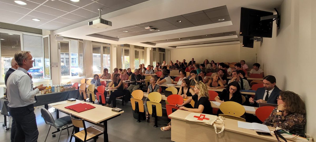 MostafaFourar's tweet photo. Nous signons aujourd'hui avec @raquet_bertrand le prolongement de notre convention @actoulouse / @INSAToulouse qui renforce notre collaboration dans la liaison entre le Secondaire et le Supérieur, pour rapprocher encore ces deux mondes au bénéfice de nos élèves et étudiants. https://t.co/wlf9YsXUNS