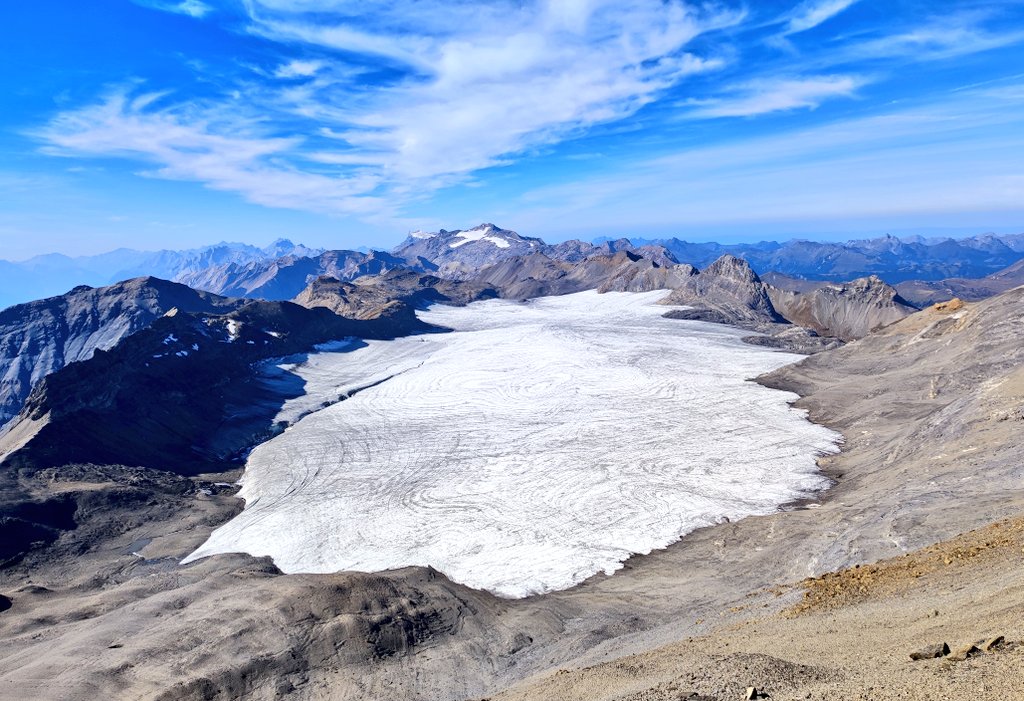 Otherworldly! 
A huge mass of dying ice spread out in a high-alpine desert. There's no way to recover for this #glacier. And it's mid-October, warm air, not the least snow cover.
One third of this year's mass loss occurred after 5 Sept. This is highly unusual.