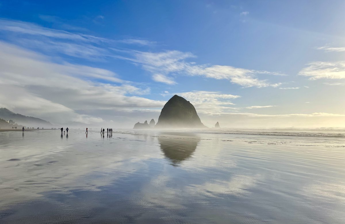 The <a href="/RenewableNW/">Renewable Northwest</a> 2023 Fall Member Retreat <a href="/surfsandresort/">Surfsand Resort</a> in Cannon Beach has begun! Thank you to our generous sponsors: AES / @AvangridRen / Davis Wright Tremaine / <a href="/NextEraEnergyR/">NextEra Energy Res</a> / @rwe_americas / Savion / Scout Clean Energy / SWCA / <a href="/TetraTech/">Tetra Tech</a>