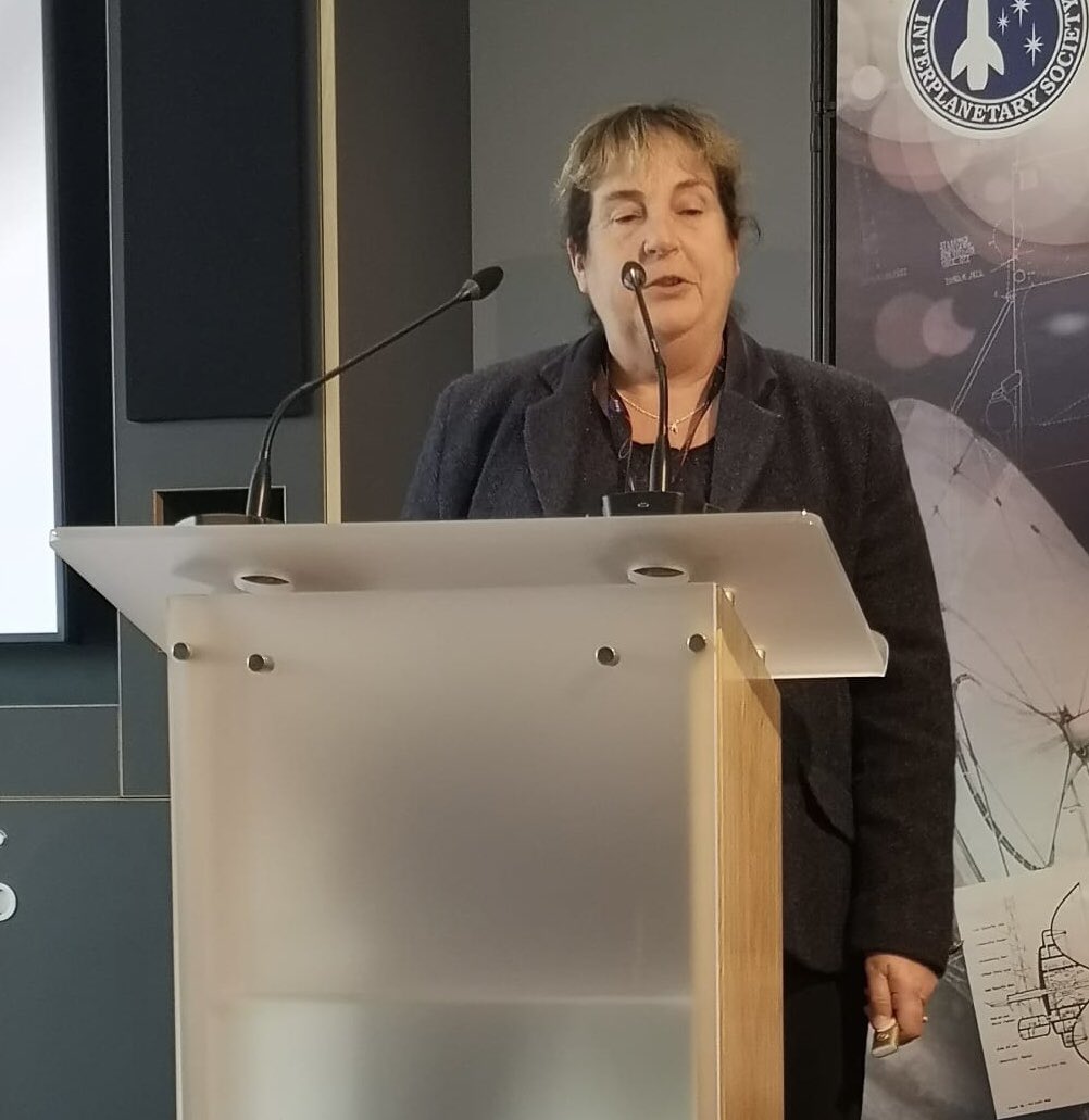 ris_astro's tweet photo. The MicroAge mission studies the responses of human tissue-engineered muscle constructs to #microgravity - Anne McArdle from @LivUni giving a fascinating primer on muscle mass as we age #rispace https://t.co/fmVUDDVVB6