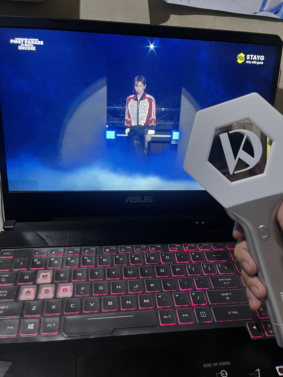 kdnbfz's tweet photo. Finally got my own copy of kang daniel lightstick ver. 2 its so pretty 🥹🩵🩵 https://t.co/6ZDBq5Lafv
