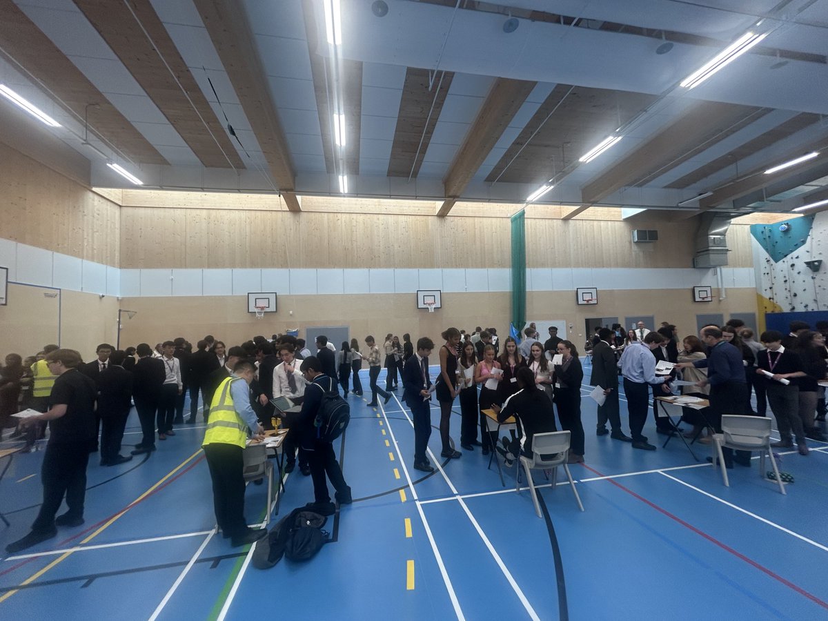 HarrisSutton1's tweet photo. Our Year 12 students attended Electives Fayre organised at HASU yesterday. They got to explore and ask questions about all the exciting electives on offer for them to choose from. https://t.co/kzPJxbxZxi