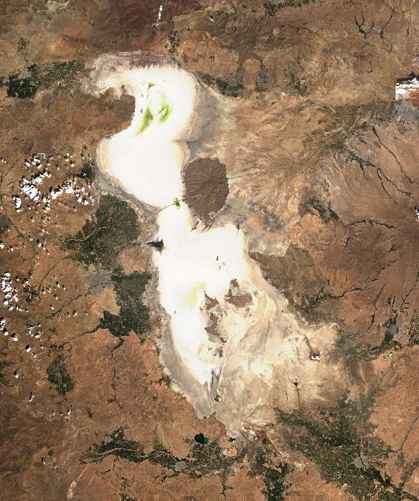 _dhidalgo's tweet photo. Los humanos, esos seres poco inteligentes cuyos intereses ecónomicos están por encima de los climáticos y claro, al final, todo se acaba. #LagoUrmia años 2021, 2022, 2023 y #Seacabó. 6 millones de personas que vivían del turismo y agricultura que ahora emigrarán o tendrán pobreza https://t.co/BTMwCrYPoX