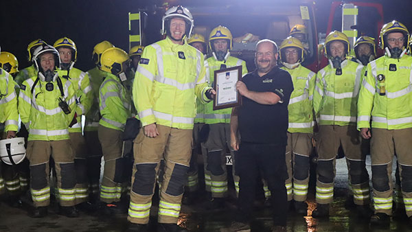 AtfProfessional's tweet photo. Hampshire and IOW Fire & Rescue Services present Silverlake with Certificate of Appreciation @silverlakeautos @HantsIOW_fire#vehiclerecyclers #autorecyclers #fireandrescue #training https://t.co/QQTYSHz2VX https://t.co/rpZ9KH0GmT