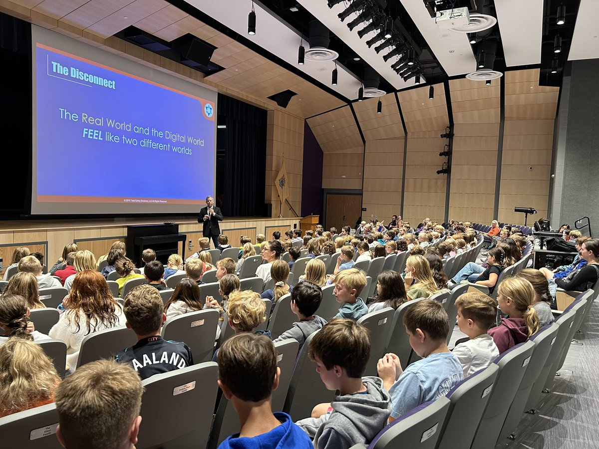 Rumsonbulldawgs's tweet photo. Watching this cyber-safety assembly right now with our students…. Absolutely amazing and important! If you can… attend the PTO Parent session tonight at 6:30pm at the Rumon MPR!  It is well worth your time!!!! @Rumsonbulldawgs https://t.co/GaXHuEYwyF