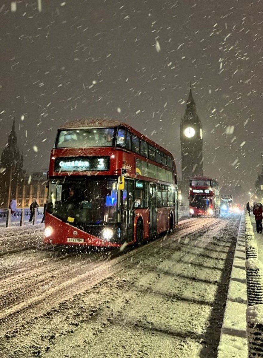 OfficialPLT's tweet photo. Winter in London ❄️😍 https://t.co/D9Nw8UWMkD