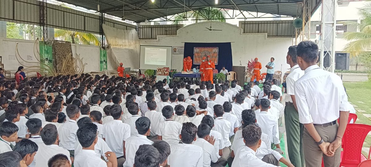 05NDRF's tweet photo. "Team 5NDRF at Chhatrapati Shivaji Vidyalaya, Deori, Gondia: 'Preparedness is the key to resilience.' 413 empowered! 💪 #DMTraining #CommunityResilience"
@ANI
@sdmamaharashtra
@NDRFHq
@ndmaindia
@PIBMumbai
@InfoGondia https://t.co/GeUuBnRdK5