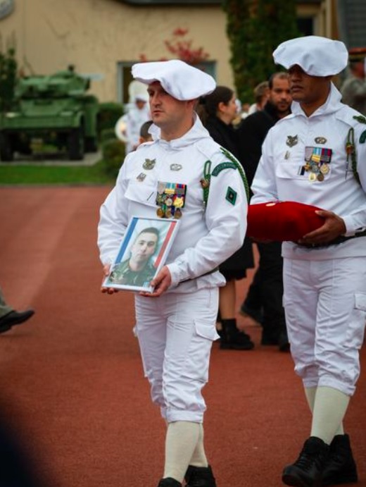 Unsor_siege's tweet photo. N’oublions jamais nos camarades morts pour le service de la France.
Le 12 octobre 2012 – Sgt Marcin ZENGOTA #CDC_2eREG chute d'escalade
Le 12 octobre 2021 MCH Adrien QUELIN #4RCh_Gap - BARKHANE Mali accident de maintenance; Natif #Ermont #Prefet95 https://t.co/fZBogZZTWg