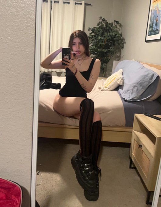 i live in knee highs https://t.co/VmO7Ax5ozp
