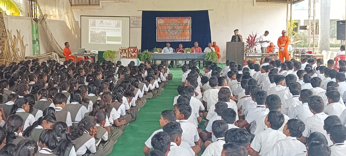 05NDRF's tweet photo. "Team 5NDRF at Chhatrapati Shivaji Vidyalaya, Deori, Gondia: 'Preparedness is the key to resilience.' 413 empowered! 💪 #DMTraining #CommunityResilience"
@ANI
@sdmamaharashtra
@NDRFHq
@ndmaindia
@PIBMumbai
@InfoGondia https://t.co/GeUuBnRdK5