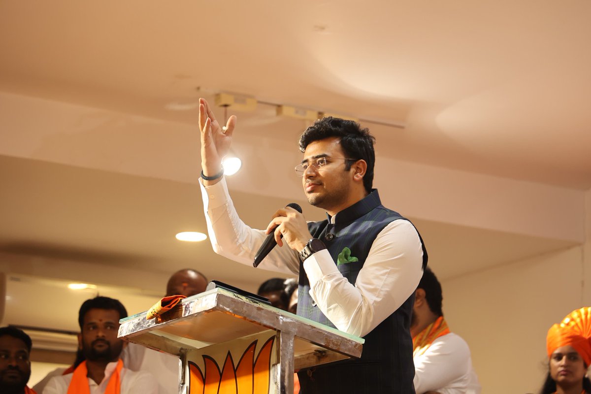 Tejasvi_Surya's tweet photo. Addressed @BJYM Telangana's District Presidents, GS &amp; Social Media Convenors at Bhagyanagar today on how BRS has failed the state’s youth, farmers &amp; vulnerable sections. 

Telangana will reject KCR's Farmhouse Sarkar that is infested with corruption, nepotism &amp; bad governance. https://t.co/jMabNFHgKI