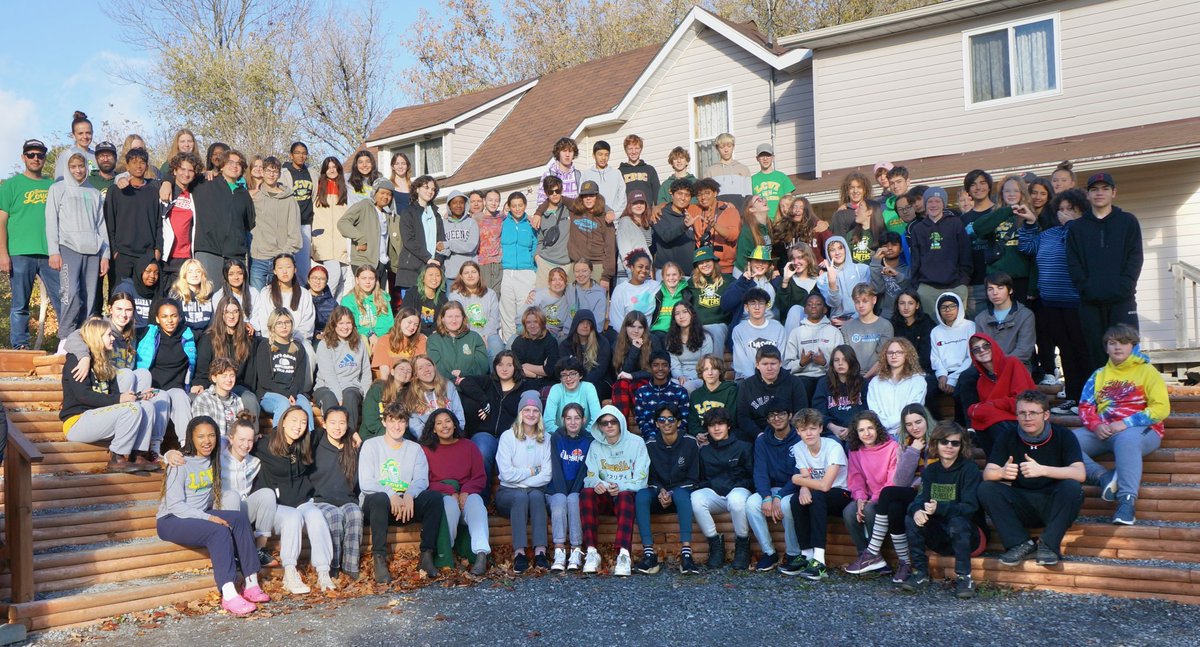 Grade 9 Getaway Group shot in BEAUTIFUL Godfrey 💚💛