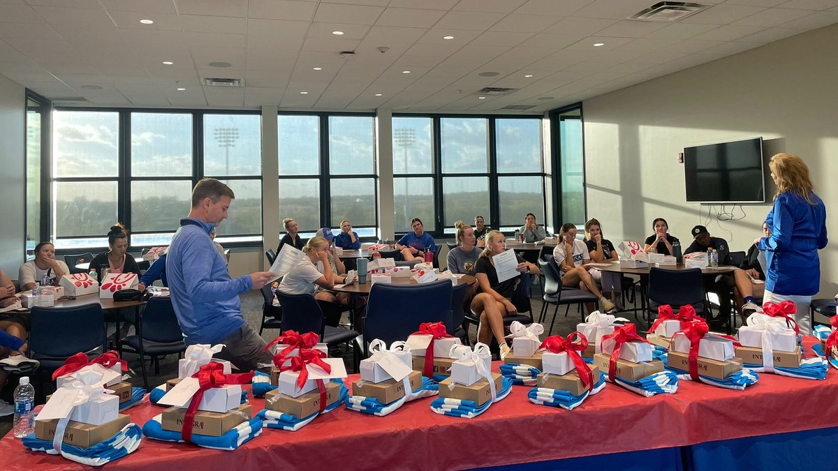 deals_nil's tweet photo. NIL Deal: The Kansas softball has a new team-wide NIL deal with Integra Insurance. As part of the program, juniors and seniors have the ability to go through insurance licensing/training and earn internships.

On3 NIL Deal Tracker: https://t.co/dC4qN9E934 https://t.co/oFWfGLTrtf