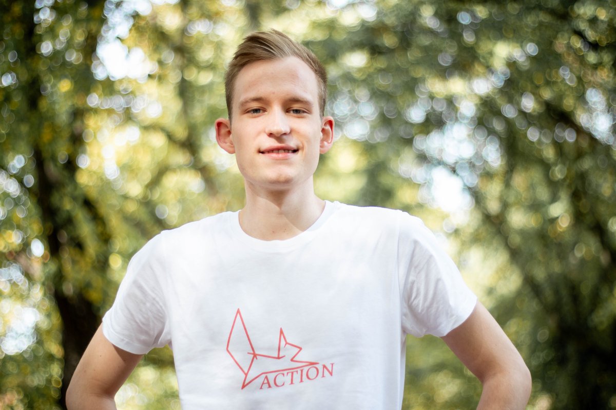 erik_fluegge's tweet photo. Große Freude: @squirrelagency, @oliverbarracuda und ich gründen gemeinsam mit @torbenkrauss eine neue Agentur in unserer Agenturfamilie. 

"SQUIRREL &amp; NUTS action" wird sie heißen und unser 21 Jahre junger Kollege Torben wird sie als Geschäftsführer leiten. 1/4 https://t.co/M3sufW9qTu
