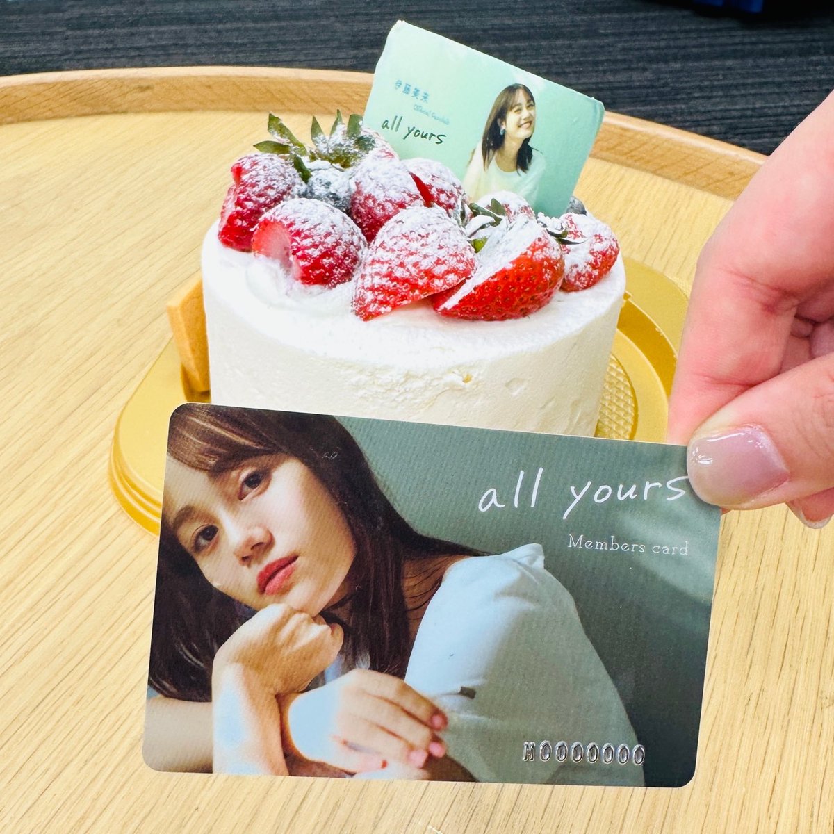 InfoItomiku's tweet photo. FCオープン生配信ありがとうございました！沢山のコメントも嬉しかったです😭

「みっくみん☺︎」とのこれからが本当に楽しみ。こんな私でもみんながいるから毎日過ごせてます。夢を叶えてくれてありがとう。感謝をずっと伝え続けます！ 素敵な誕生日でした☺︎(みく) #allyours ↓大好評の会員証！ https://t.co/rPUKXUL3Xe