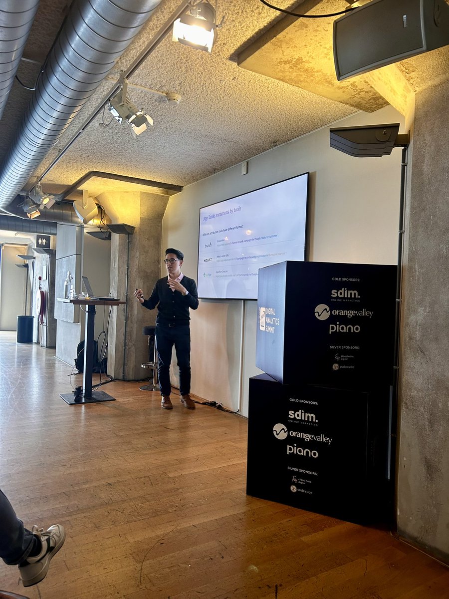 Thanks Derek Ooi, for sharing your knowledge about mobile app attribution! 📱 Vere useful tips! #DAS23