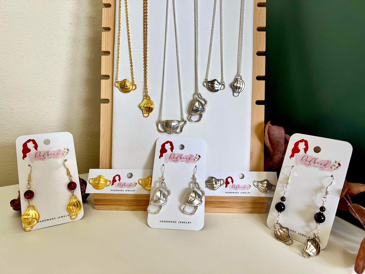 Just wanted to let you all know that my #covidconscious penpal added some new mask themed jewelry to her Etsy shop, including gold mask charms! Please check out her shop & share! etsy.com/shop/RedheadHa…