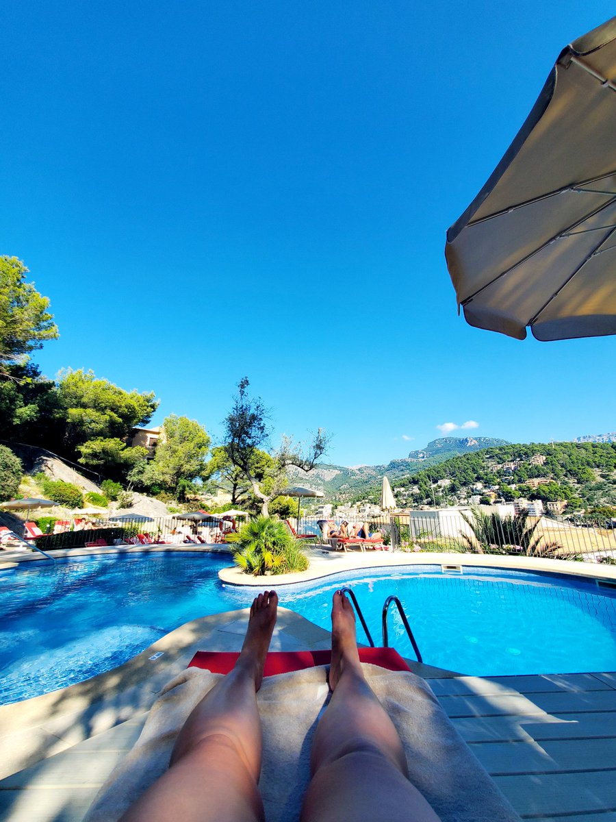 blonde_on_bikes's tweet photo. Last day....chill day #beers #pool #sunbathing #mallorca #puresalthotel #portdesoller https://t.co/kyFM0GPWIS