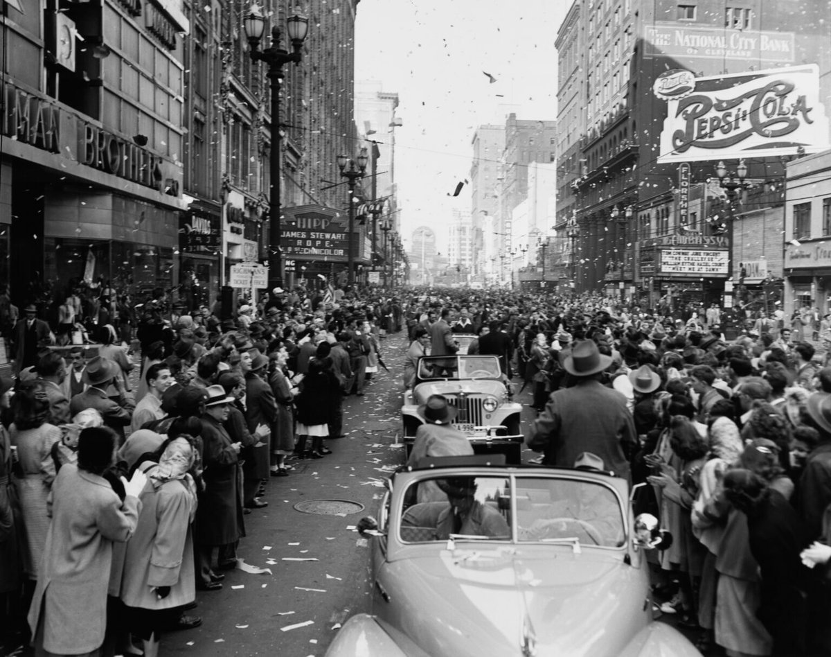 MrCleveland_216's tweet image. October 12, 1948: I Love A Parade⚾️
7⃣5⃣ yrs ago OTD, City of Cleveland (200,000) welcomes home their #WorldSeries Champs in style
Nothing like a ticker-tape parade to celebrate a🏆
While we all wish we had more, enjoy the process &amp;amp; the ones we've had
#WelcomeChamps #Doby #Parade
