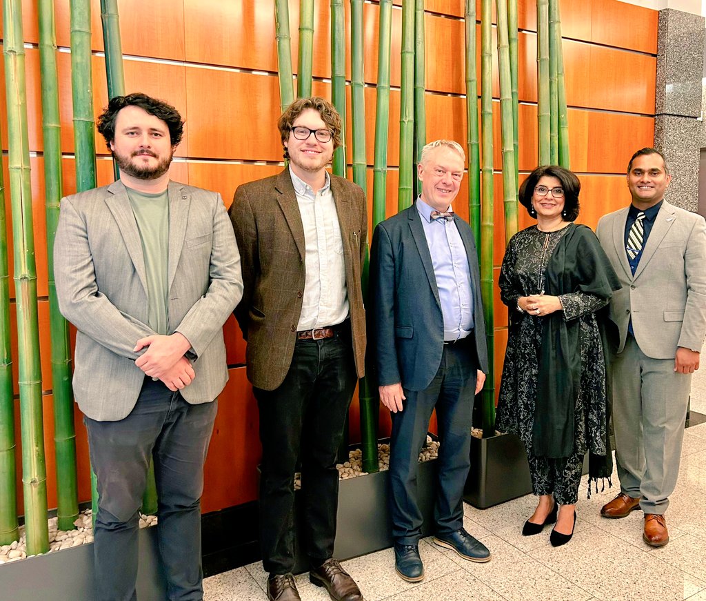 Pakistan Embassy Belgium (@embassypakbel) on Twitter photo Amb <a href="/amnabaloch4/">Amna Baloch</a> held an interactive meeting with Rector <a href="/VUBrussel/">VUB</a> <a href="/DanckaertJan/">Jan Danckaert</a>. Discussed:
📍Increasing the scope of educational linkages
📍Research collaborations
📍Cooperation in history/culture projects and science diplomacy
<a href="/ForeignOfficePk/">Ministry of Foreign Affairs - Pakistan</a> Amb <a href="/amnabaloch4/">Amna Baloch</a> held an interactive meeting with Rector <a href="/VUBrussel/">VUB</a> <a href="/DanckaertJan/">Jan Danckaert</a>. Discussed:
📍Increasing the scope of educational linkages
📍Research collaborations
📍Cooperation in history/culture projects and science diplomacy
<a href="/ForeignOfficePk/">Ministry of Foreign Affairs - Pakistan</a>