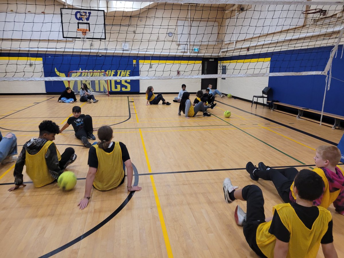 QVGrade78's tweet photo. When your soccer unit isn't over yet,  but it's volleyball season, you  improvise.#crabsoccer @QVPSVikings https://t.co/NxFwFxQVnO