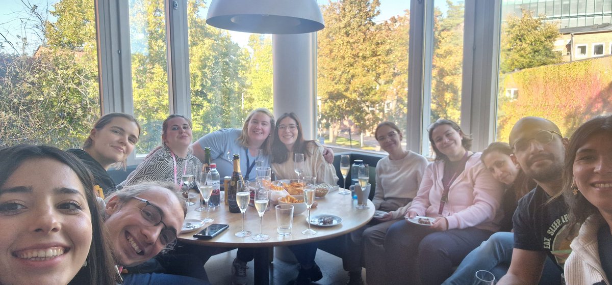 erikaferraro58's tweet photo. Last day of work at @karolinskainst
Thanks to all of you for the amazing expirience ♥️
@Baleviciute_A @guillevaz1995 @merchipperez7 @LilyKeane @MireiaCruzDLS https://t.co/Zgmh0iaii6
