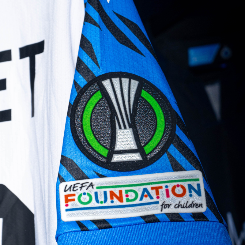 ClubBrugge's tweet photo. Draag jij binnenkort รฉรฉn van de unieke matchworn shirts uit de overwinning in het kille Bodรธ? ๐ญ
Bied snel mee want de veiling loopt nog tot morgen 15u00! โณ #BODCLU