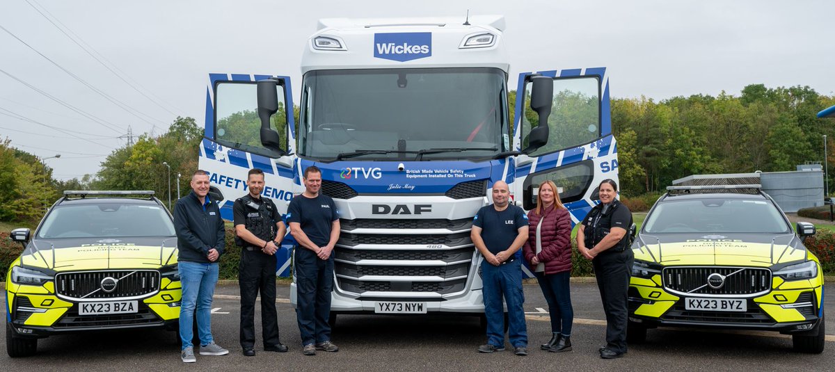 A new @Wickes road safety demo truck has been named in honour of @Northants_RPT's PC Emilie Bunkall's late mother, Julie May. Find out why here...ow.ly/KXEN50PW1gK