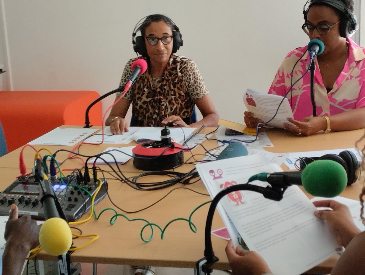 1er atelier du LAB @atelier972 hier : découverte du fonctionnement d'un kit #Webradio . Bonne chance pour la suite à celles qui ont (re)découvert une passion! #ÉducMédiasInfo😅 <a href="/DaneMartinique/">D.R.A.N.E. Martinique</a> <a href="/ProfDocMartinik/">Prof Documentalistes Martinique</a> <a href="/INSPEMartinique/">INSPEMartinique</a>