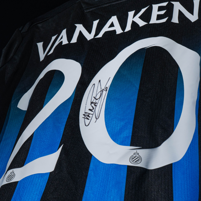 ClubBrugge's tweet photo. Draag jij binnenkort รฉรฉn van de unieke matchworn shirts uit de overwinning in het kille Bodรธ? ๐ญ
Bied snel mee want de veiling loopt nog tot morgen 15u00! โณ #BODCLU