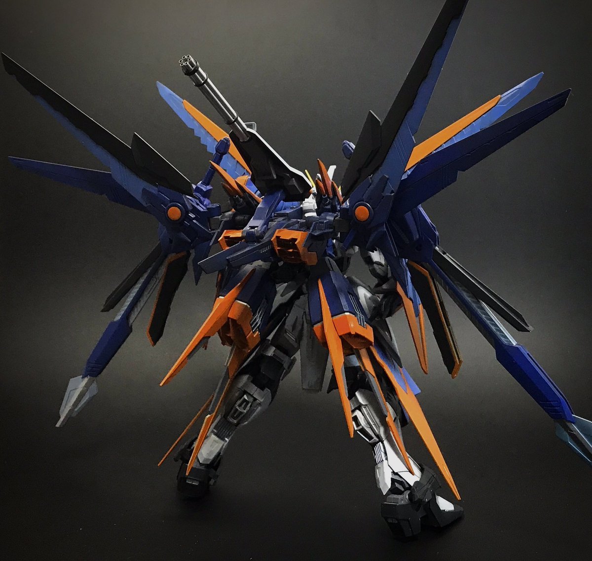AkihalCS's tweet photo. ゲイルジャスティス出る!
ジャスティスとなれば、ゲイルさんを。そう、ベース機ジャスティスでのヒィ用カスタム機になる訳なのですよ〜。
#ジャスティスあつまれ
#VSASTRAY #g_seed https://t.co/yswxhRVrZY