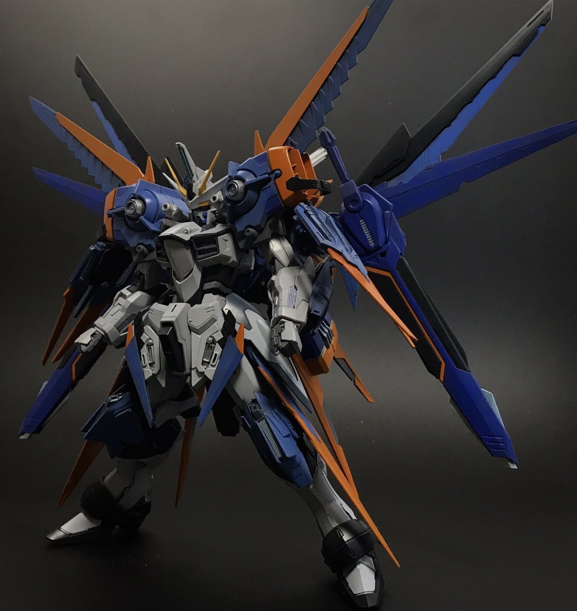 AkihalCS's tweet photo. ゲイルジャスティス出る!
ジャスティスとなれば、ゲイルさんを。そう、ベース機ジャスティスでのヒィ用カスタム機になる訳なのですよ〜。
#ジャスティスあつまれ
#VSASTRAY #g_seed https://t.co/yswxhRVrZY
