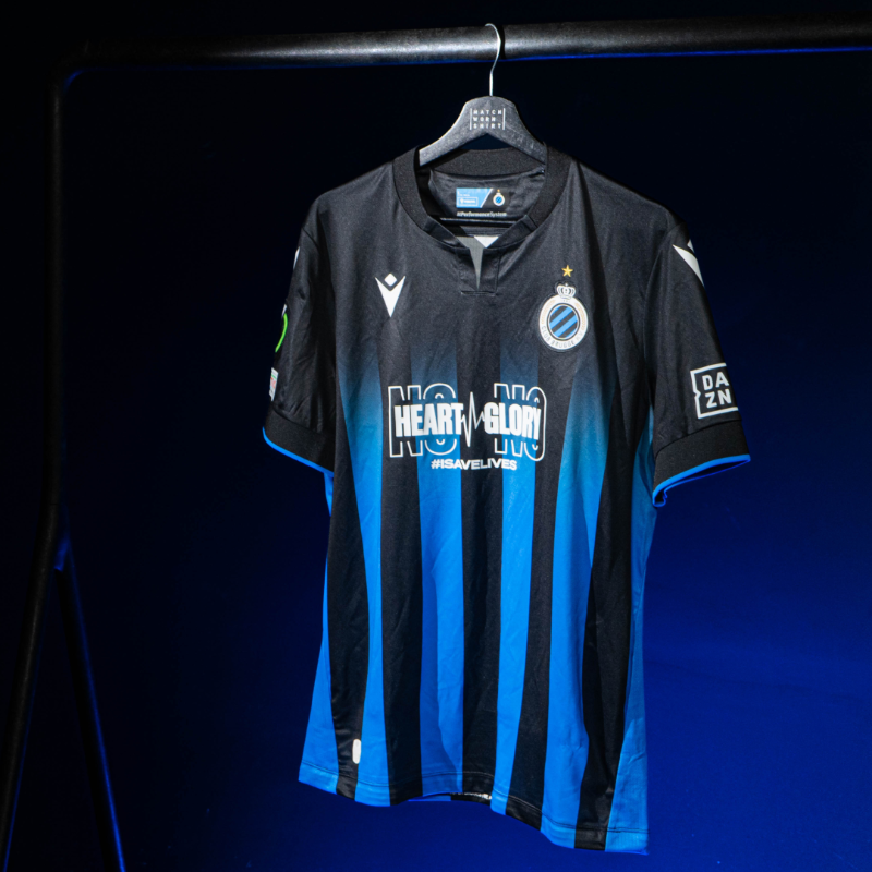 ClubBrugge's tweet photo. Draag jij binnenkort รฉรฉn van de unieke matchworn shirts uit de overwinning in het kille Bodรธ? ๐ญ
Bied snel mee want de veiling loopt nog tot morgen 15u00! โณ #BODCLU