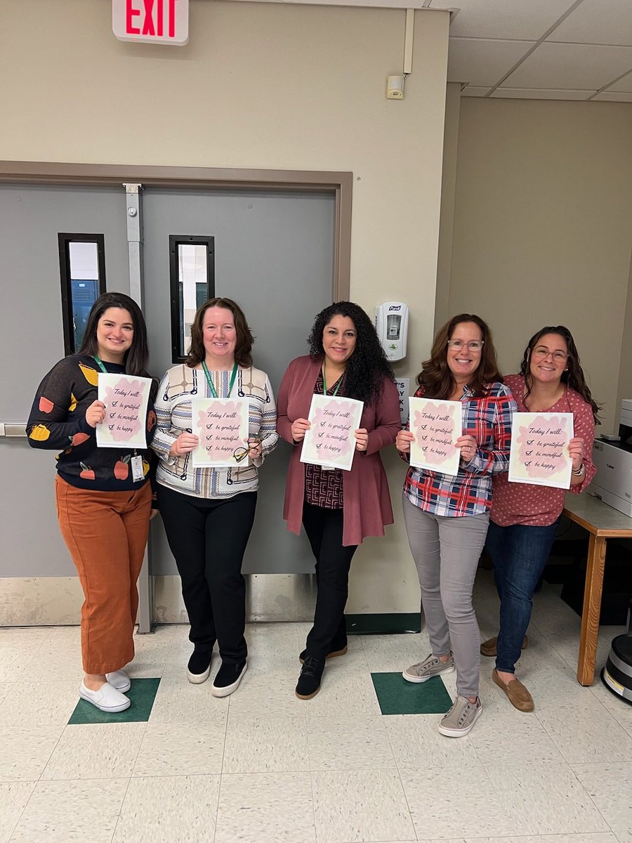 BCSD_BHSPrin's tweet photo. BHs guidance is always ready to show some positive vibes!@brewsterschools ⁦@BCSD_HSGuidance⁩ #bhspride https://t.co/fb2iCnD3KS