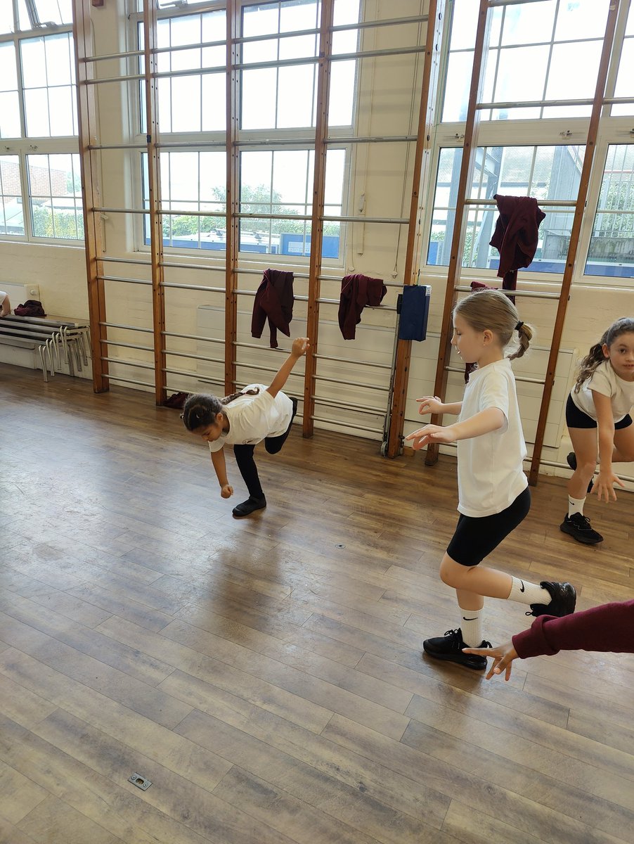 CFPSchool's tweet photo. Amber class have been practising their static balances on one leg #coremuscles #straightback #realPE https://t.co/8OlSSiHvKC